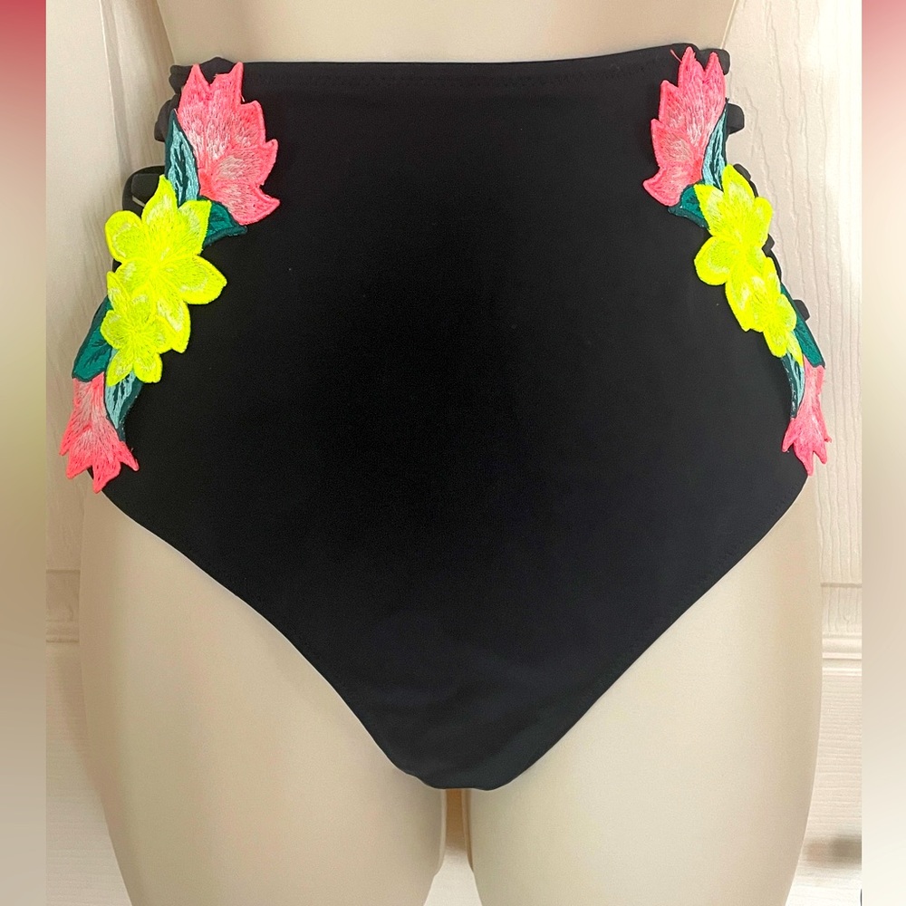 NWOT Pink swimming bottom
